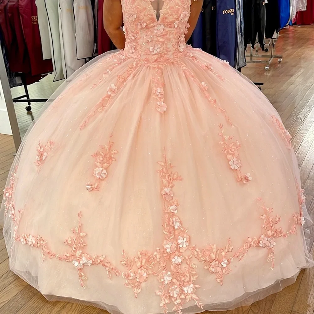 Quinceañera/Sweet Sixteen Gown - Picture 1 of 4